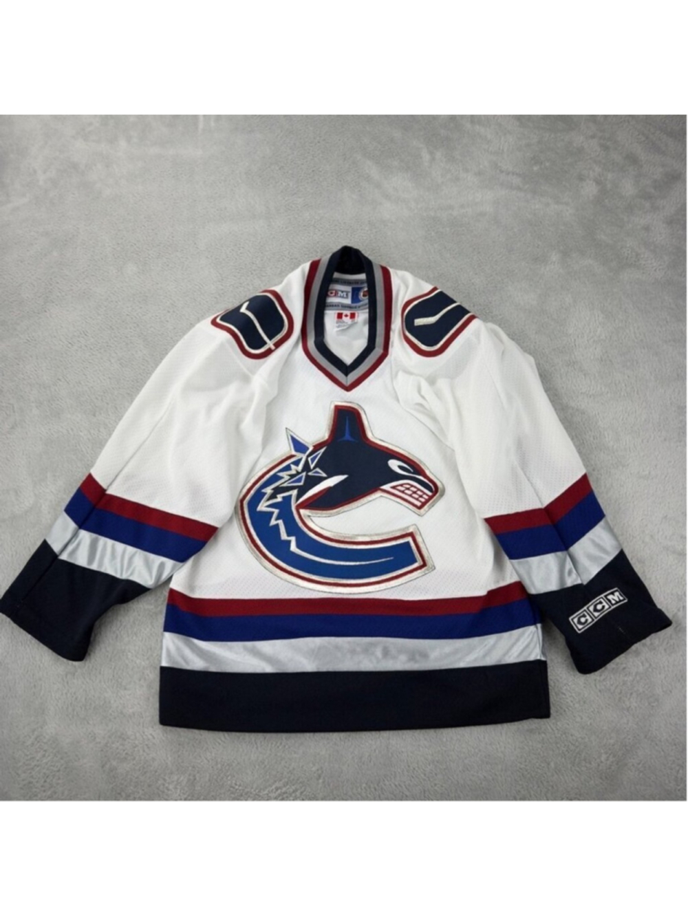 Vintage Vancouver Canucks Youth Size Small/Medium Hockey Jersey